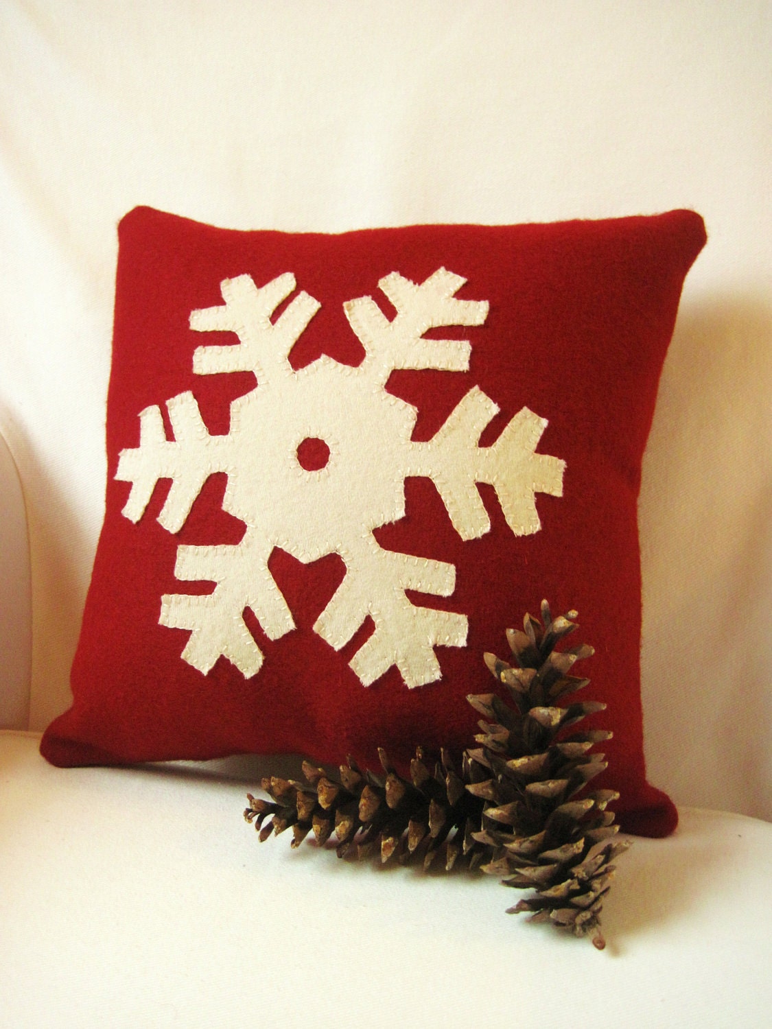 Decorative Pillow / Snowflake Pillow / Wool Pillow / Winter Pillow / Wool Applique Pillow / Red Pillow