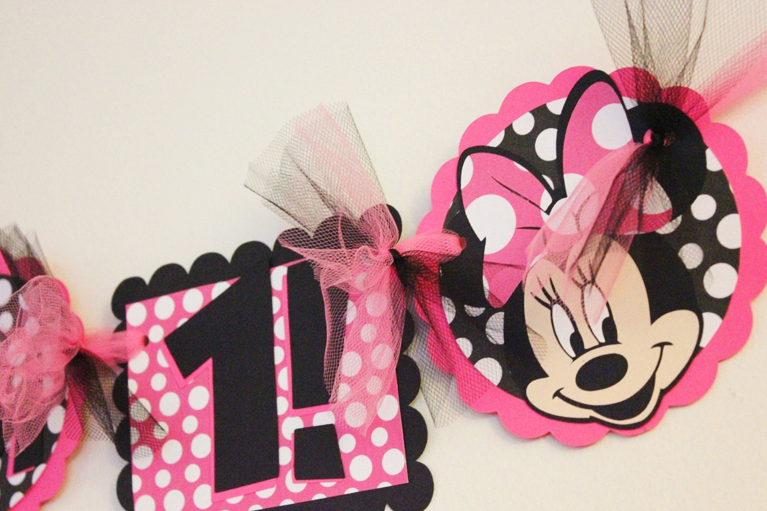 Minnie Mouse HIgh Chair Birthday Banner in hot pink and black