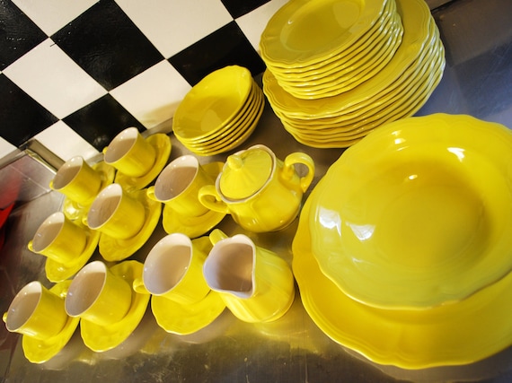 Ironstone Dishware Yellow Lemon Federalist Complete Set Of Eight Shabby Chic, French Modern Style Dinnerware, Great Gift Idea