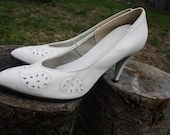 Vintage white leather high heels / stilettos / size 8
