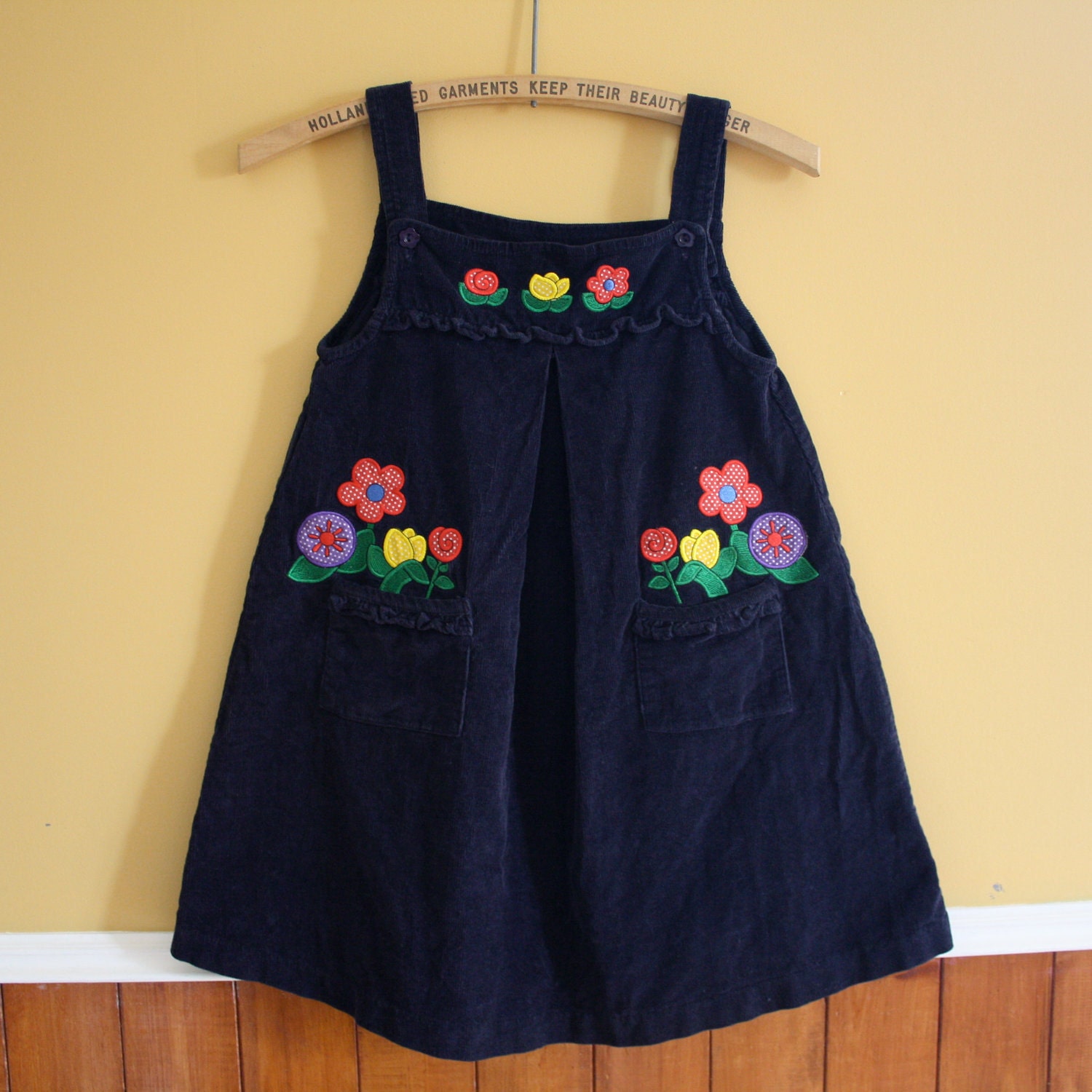Girl's vintage corduroy jumper dress / navy blue with flower applique / Girls size 6