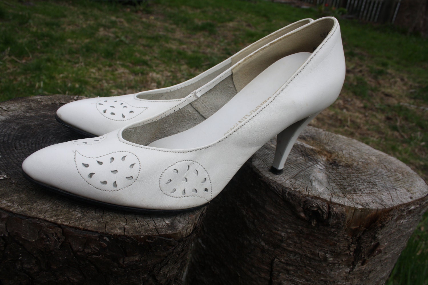 Vintage white leather high heels / stilettos / size 8