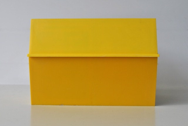 Mustard yellow Betty Crocker recipe card index file - 1971