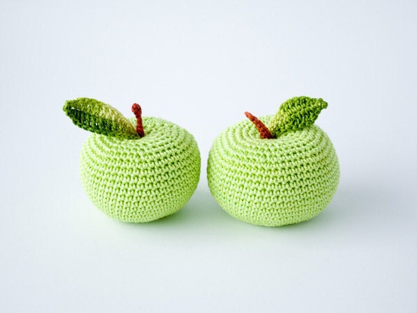 Crochet apple (1 pc) - teacher gift, fun kid toy, kitchen decoration, pincushion - FrejaToys