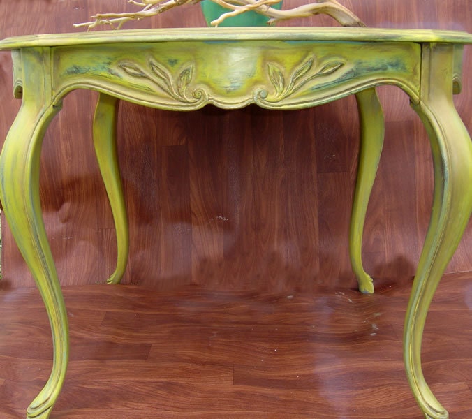 PAINTED ROUND TABLE - For your inspiration
