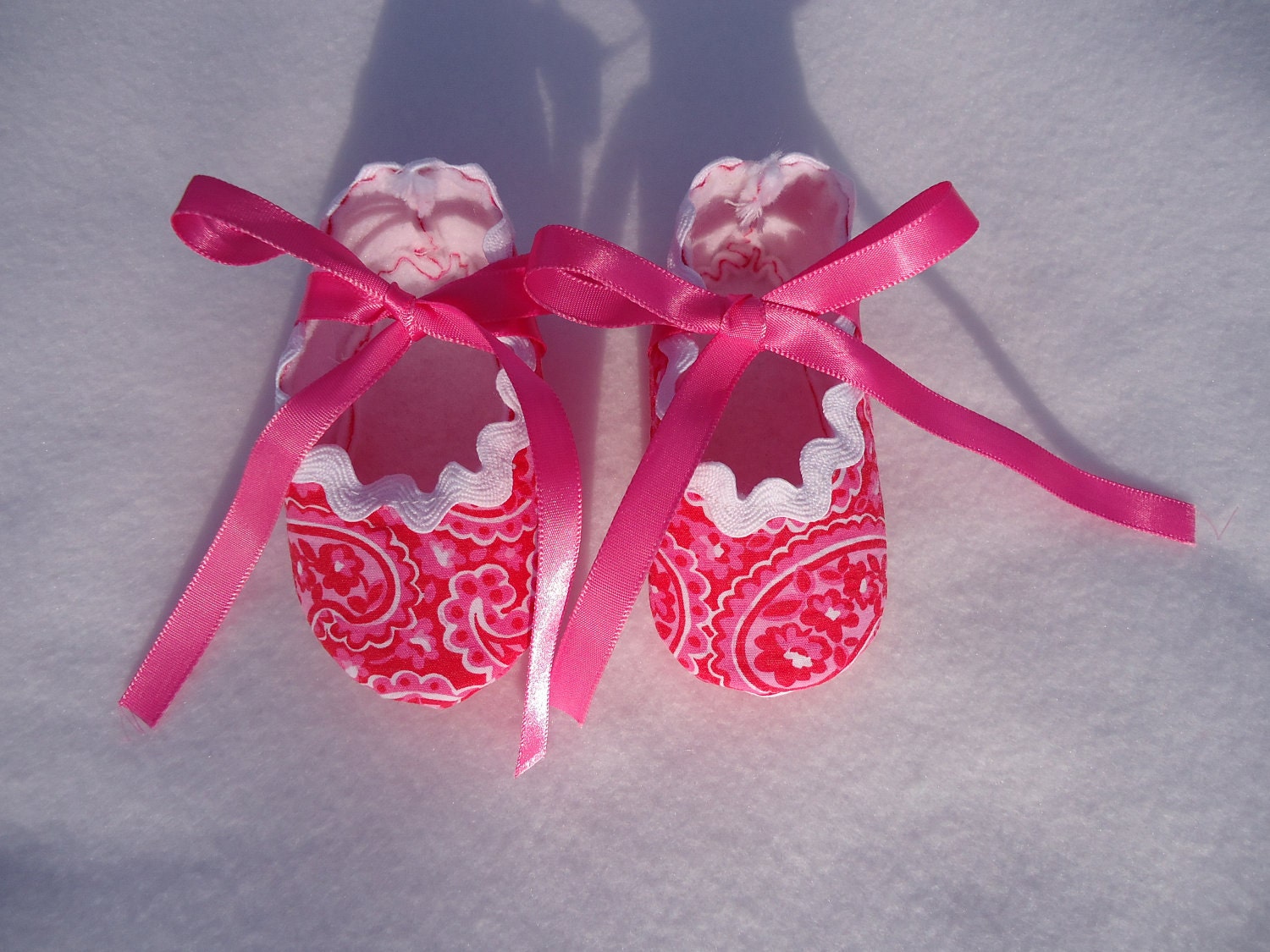 Newborn Baby Girl Shoes Adorable Pink Paisley Size 0-3 months
