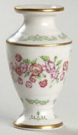 FRANKLIN MINT Flowers of the Victorian Year Mini Vase