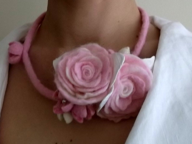 Necklace, Hand Felted Christmas Gift 'Pink Roses'  for her, Handmade Wedding Jewelry, Vintage Style, ECO friendly, Birthday