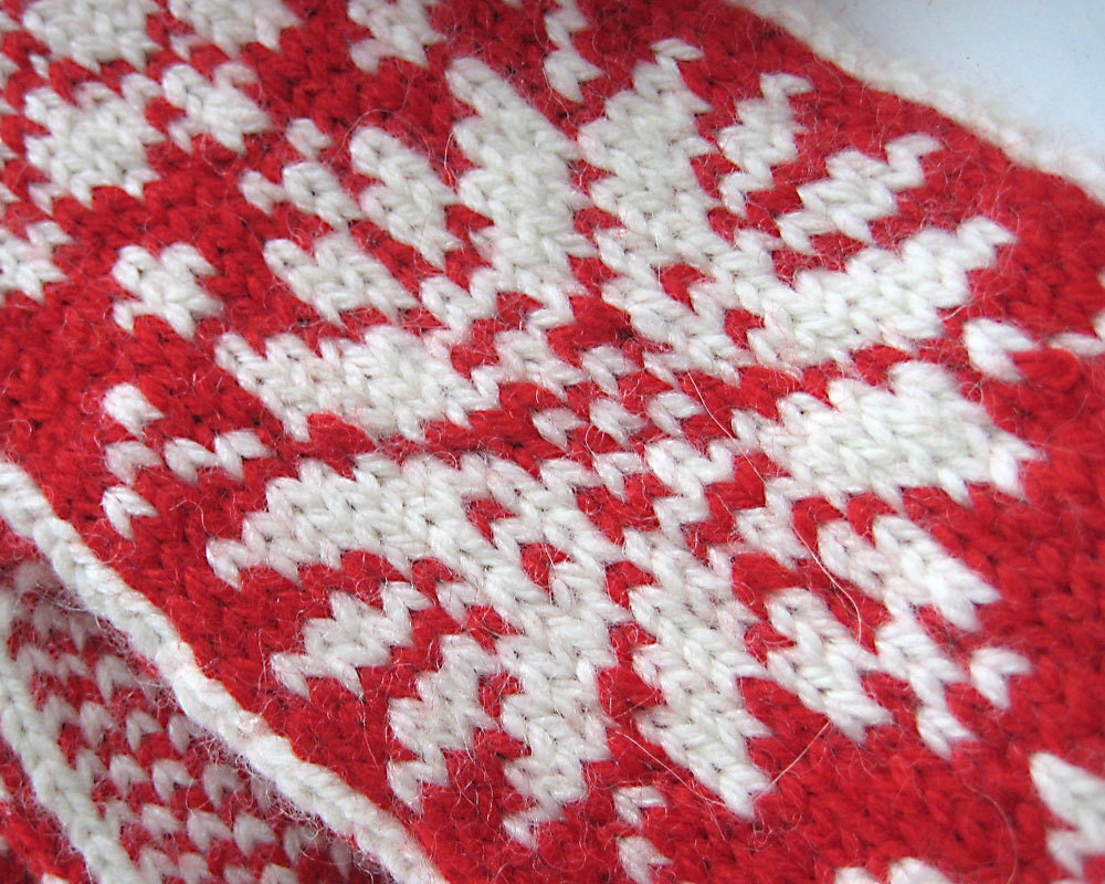 KRISTINA Mittens in Traditional Scandinavian Snowflake Pattern