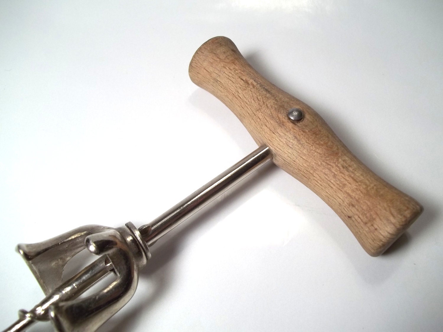 How To Use Old Fashioned Wine Opener