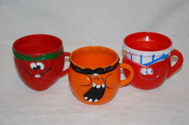 3 Vintage Retro Pillsbury Koolaid Funny Face Mugs 1974  Jolly Olly Orange, Freckle Face Strawberry, and Choo Choo Cherry