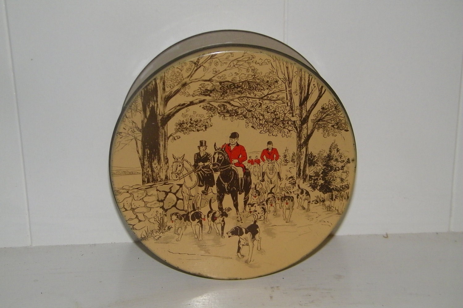 Vintage Hunt Scene Tin