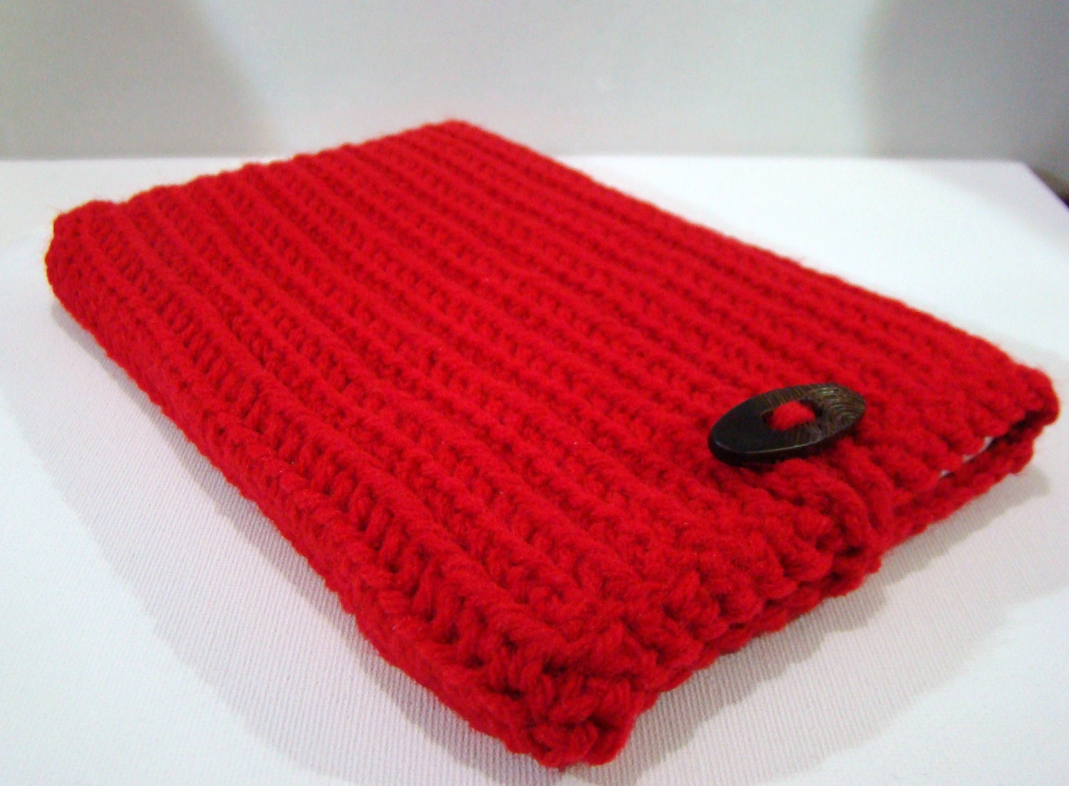 Kindle Cover in Berry Red Crochet - CreativeEndeavorsKS
