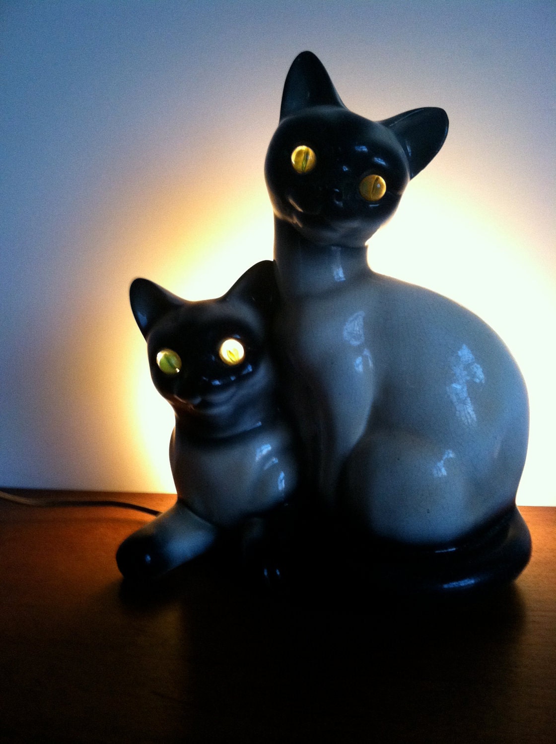 Kitsch Siamese Cats with Green Marble Eyes TV Lamp c1950s