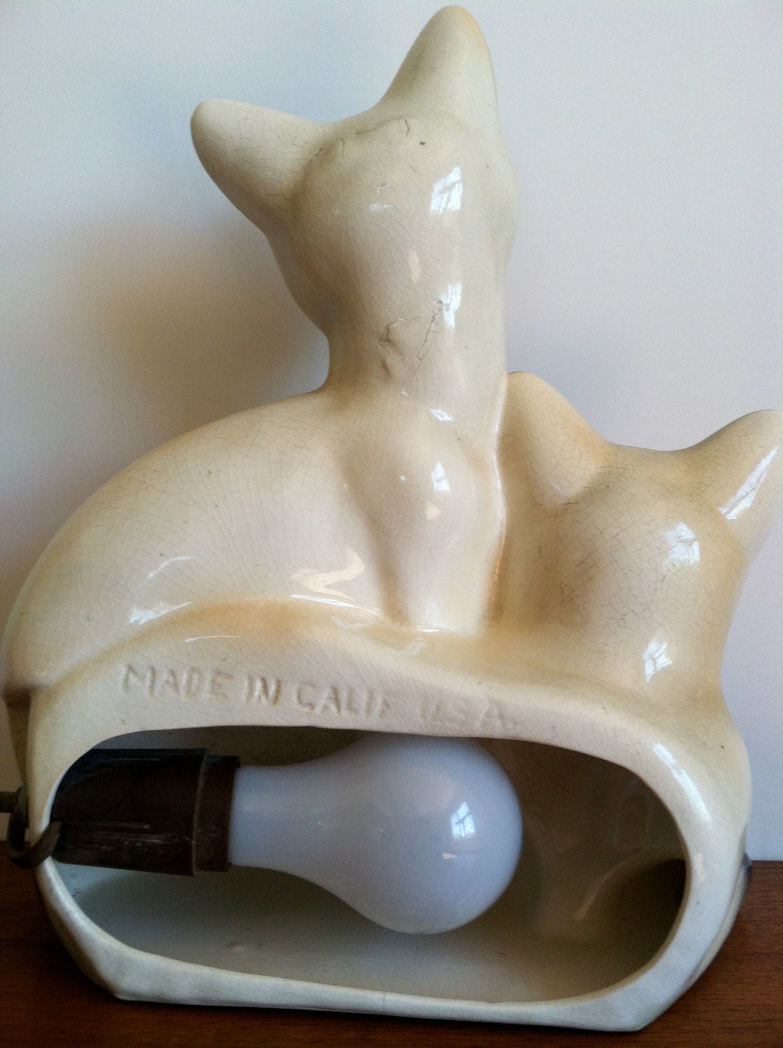 Kitsch Siamese Cats with Green Marble Eyes TV Lamp c1950s