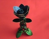 Small Chain and Scale Flower in Blue
