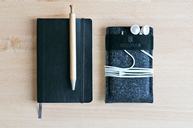 Cocones iPhone 4, iPhone 4S Sleeve / iPhone 4, iPhone 4S Case/ Smokey Grey Felt & Black Suede Leather