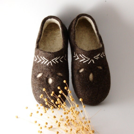 Felted wool clogs brown with Lithuanian folk motives - hand felted eco slippers