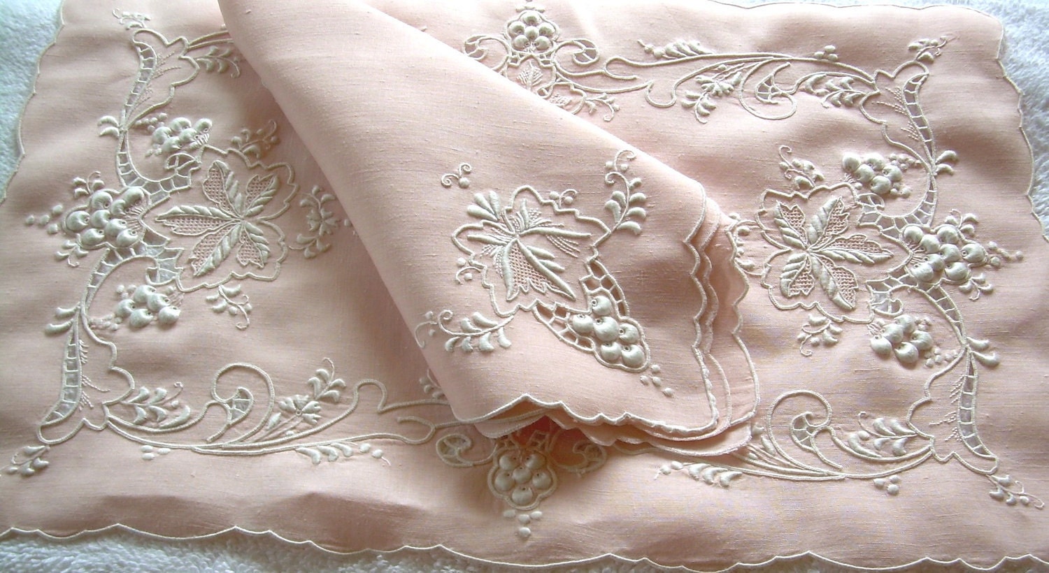 17 pc Hand Embroidered Placemats, Napkins, Runner Grapes & Vine