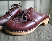 Vintage Cutout Clogs/Merlot/Size 5