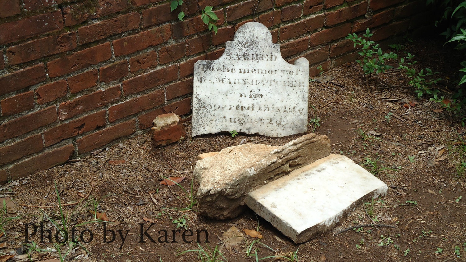 Broken Tombstones, Macabre photography, Cemetery