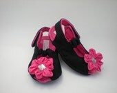 Boutique Soft Sole Baby Sandal Booties Crib Shoes Black and Pink with Flower and Rhinestone