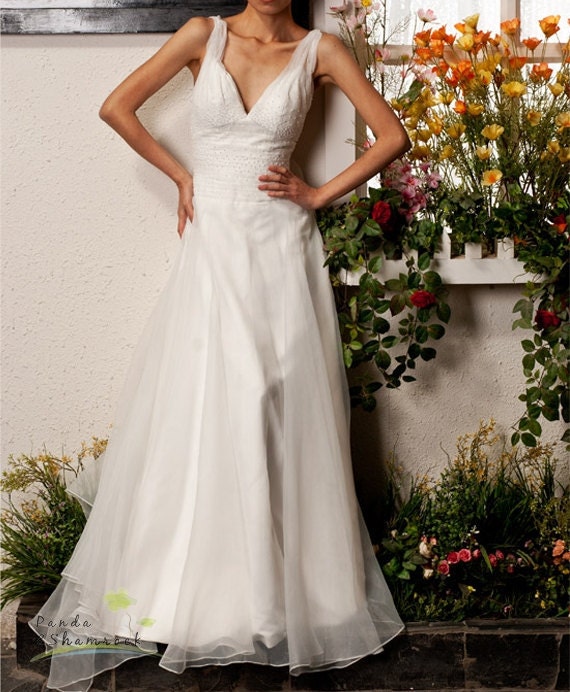 Lena/wedding gown/women clothing/bridal dress/V neck/long/lace/tulle/elegant/custom made/ALL SIZE