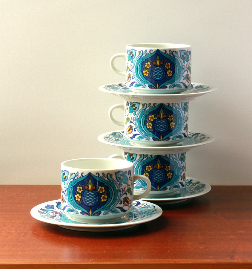Vintage Set of four cups and four large saucers "Izmir" by Villeroy & Boch - 1973