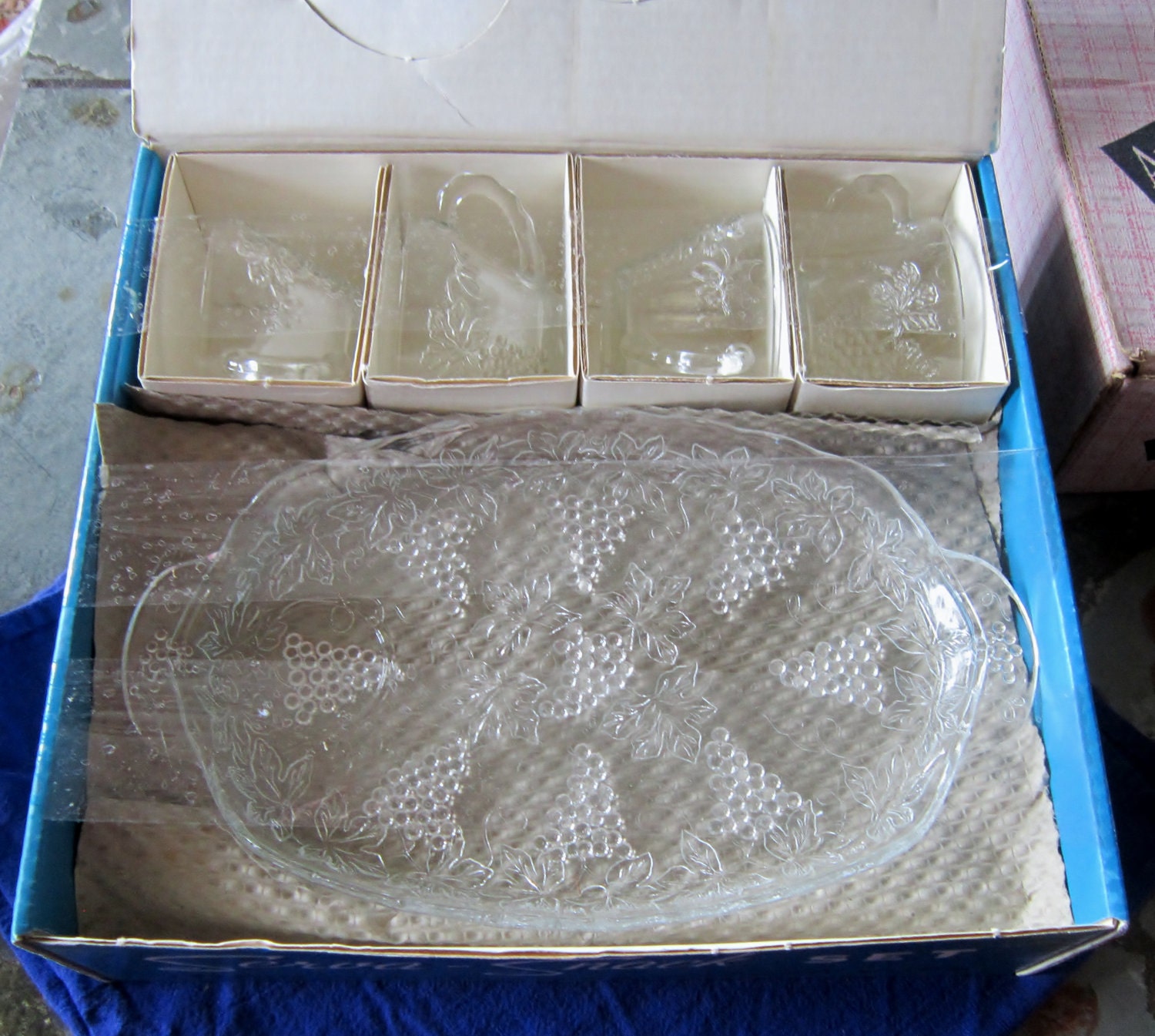 Anchor Hocking Vintage 8 piece Serva - Snack Set, Original Packaging