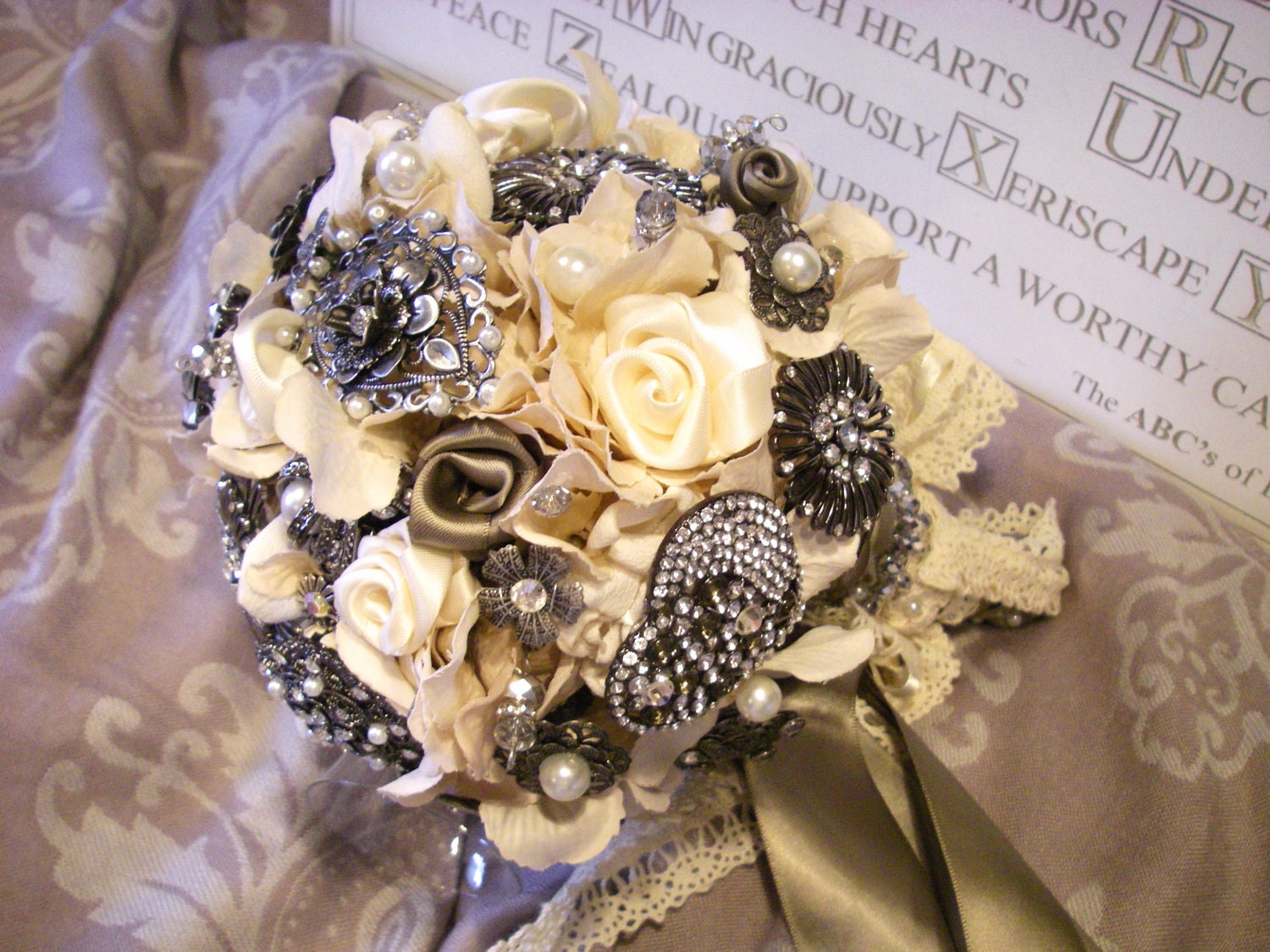 VICTORIA - Champagne / Ivory Lace Brooch Bridal Bouquet