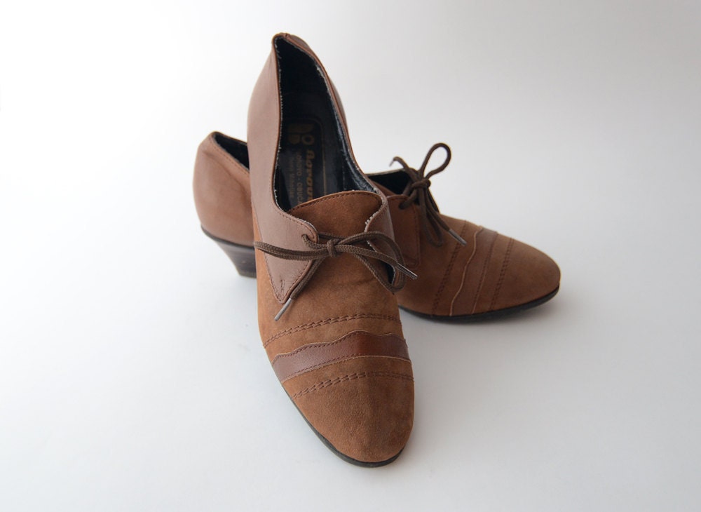 Vintage heeled brown leather shoes