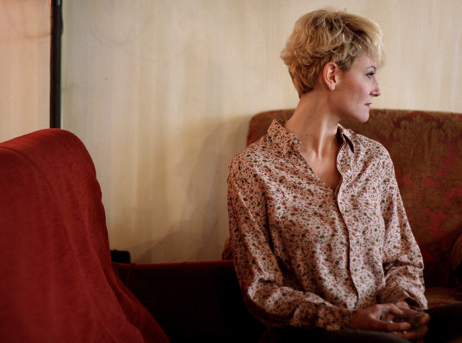 Vintage boho blouse, in dusty pink color with little flowers print.