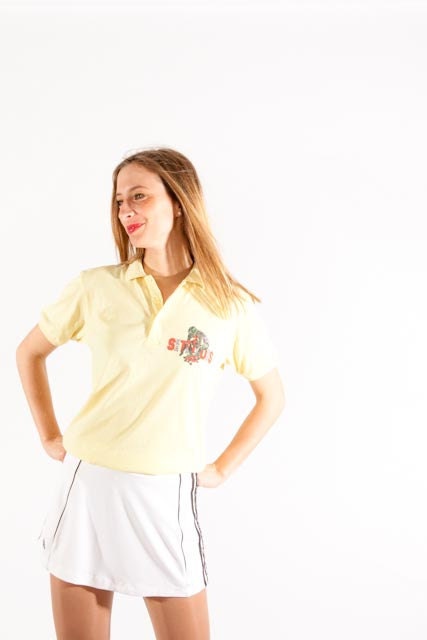 Vintage polo shirt, 100% cotton. Skaters print on the chest.