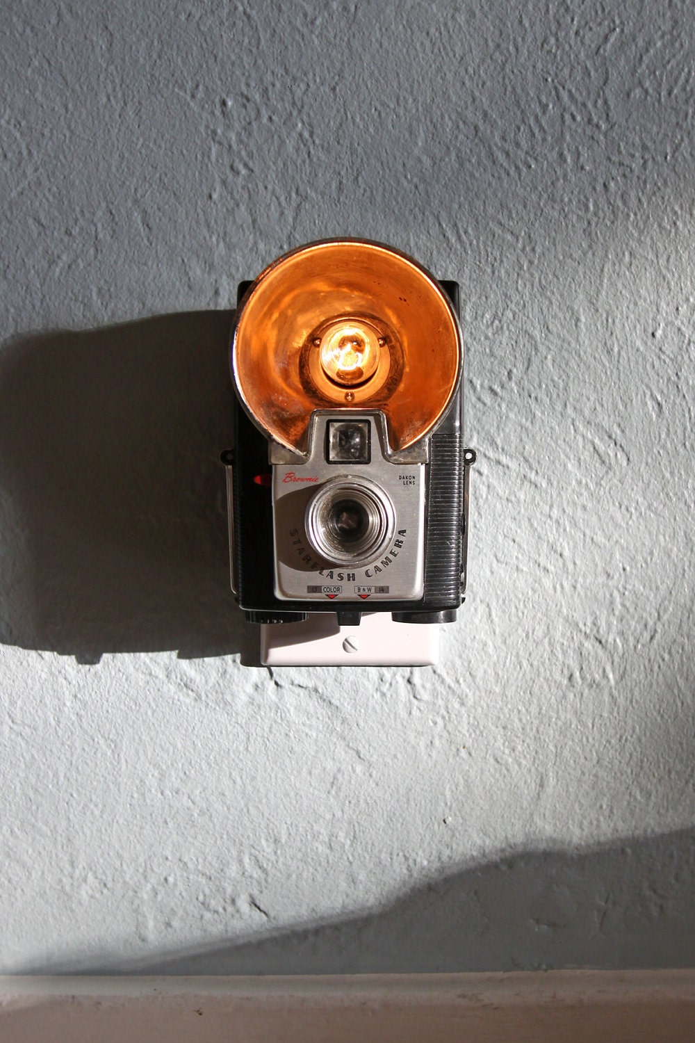 Vintage Camera Nightlight - Kodak Brownie Starflash (Black)