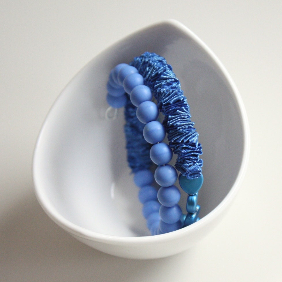 Olympian blue memory wire bracelet. Blue beaded bracelet. Blue ribbon bracelet. Color block. Fall 2012 fashion trend. Set of bracelets