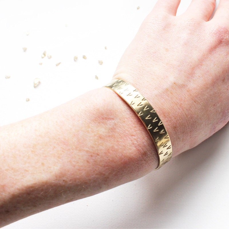 Tribal V Cuff Bracelet / gold or sterling silver bangle / hammered arrow pattern / everyday geometric jewelry