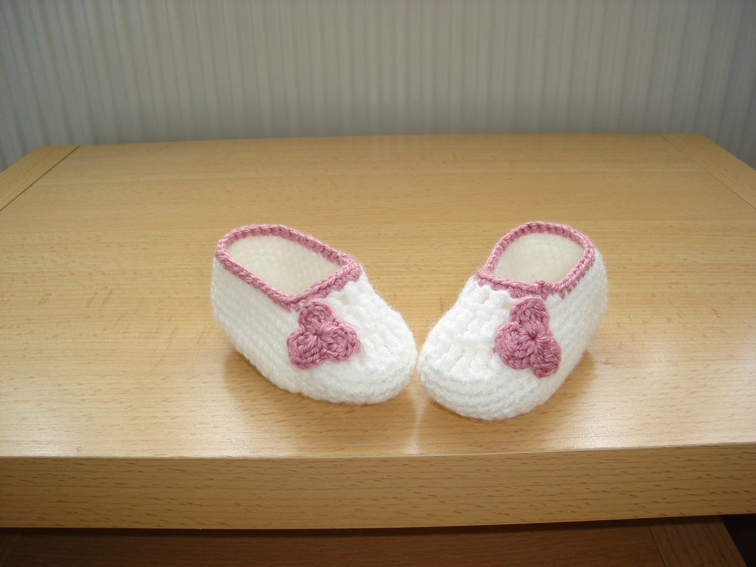 Baby girl, booties,shoes,white crochet baby shoes, 3-6 mounth