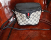 Authentic Vintage Navy Blue Gucci Double GG Monogram Cross Body / Shoulder Bag Signature Red Blue Stripe