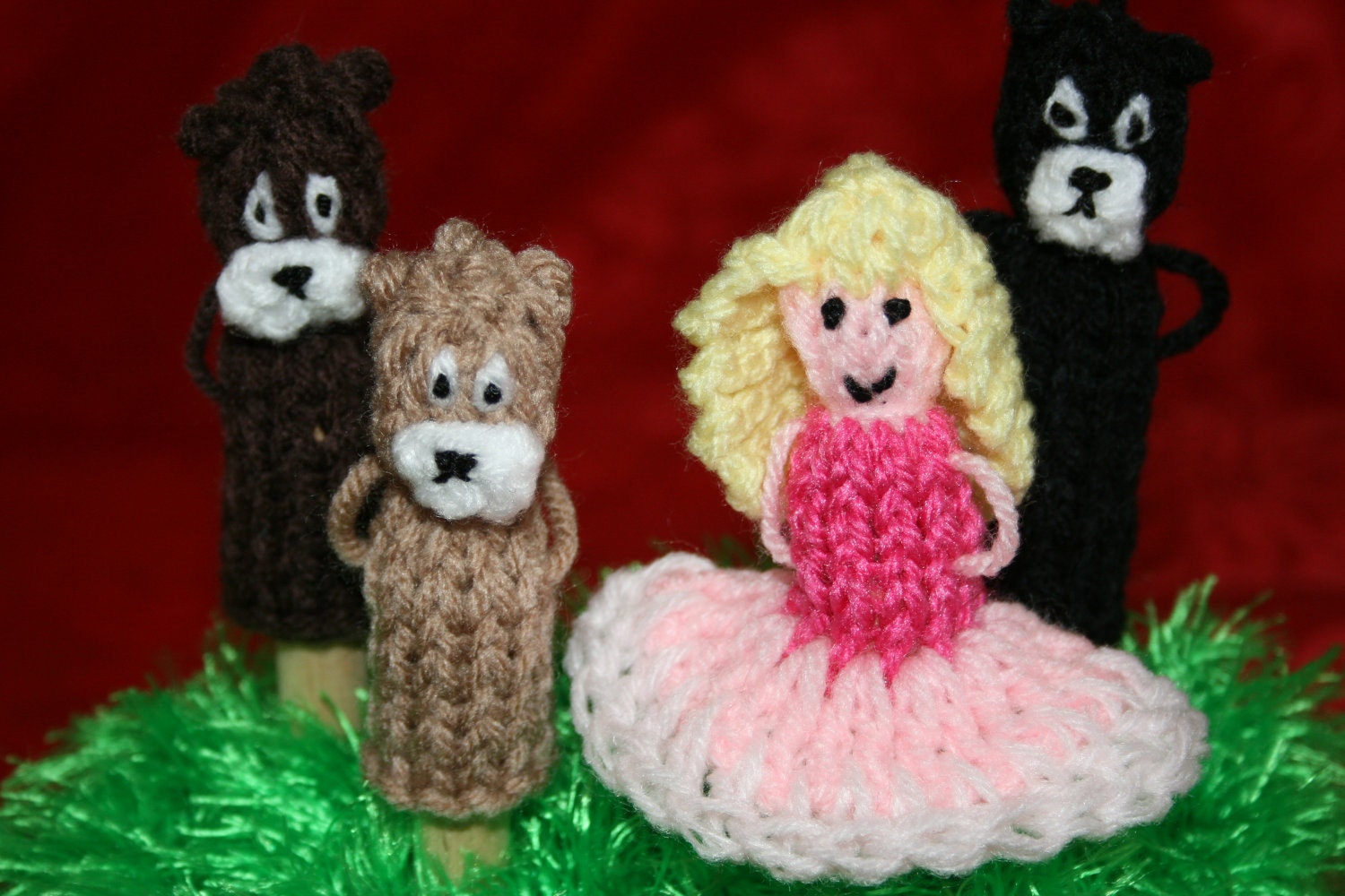 Goldilocks and the three bears finger puppet set.