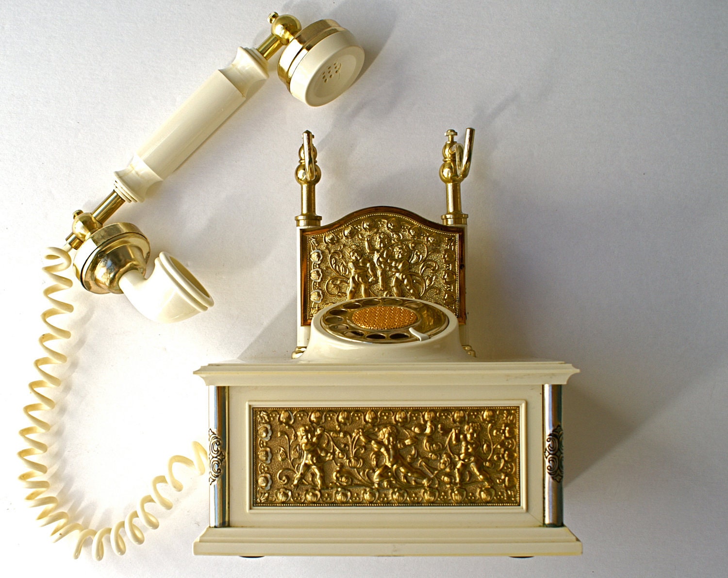 70s Novelty AM Radio Vintage French Provincial Style Faux Princess Phone