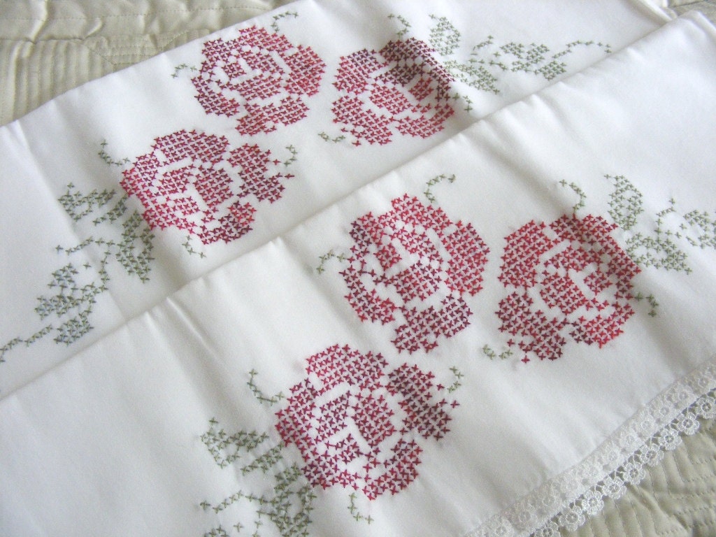 Vintage 1950's Hand Embroidered Floral Pair of 2 Pillow Cases Deep Red on White