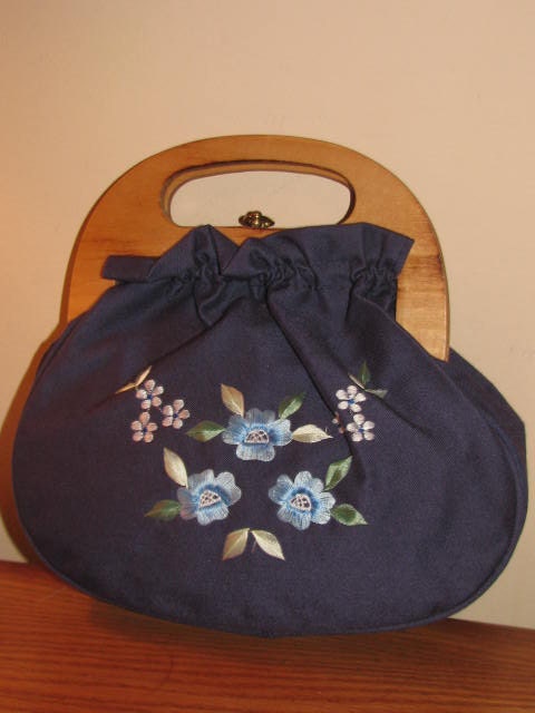 Handmade BERMUDA Bag Purse Clutch 70s Boho Hippie Folk Tote Cut Out Wooden Handle FLOWERS Navy Blue White