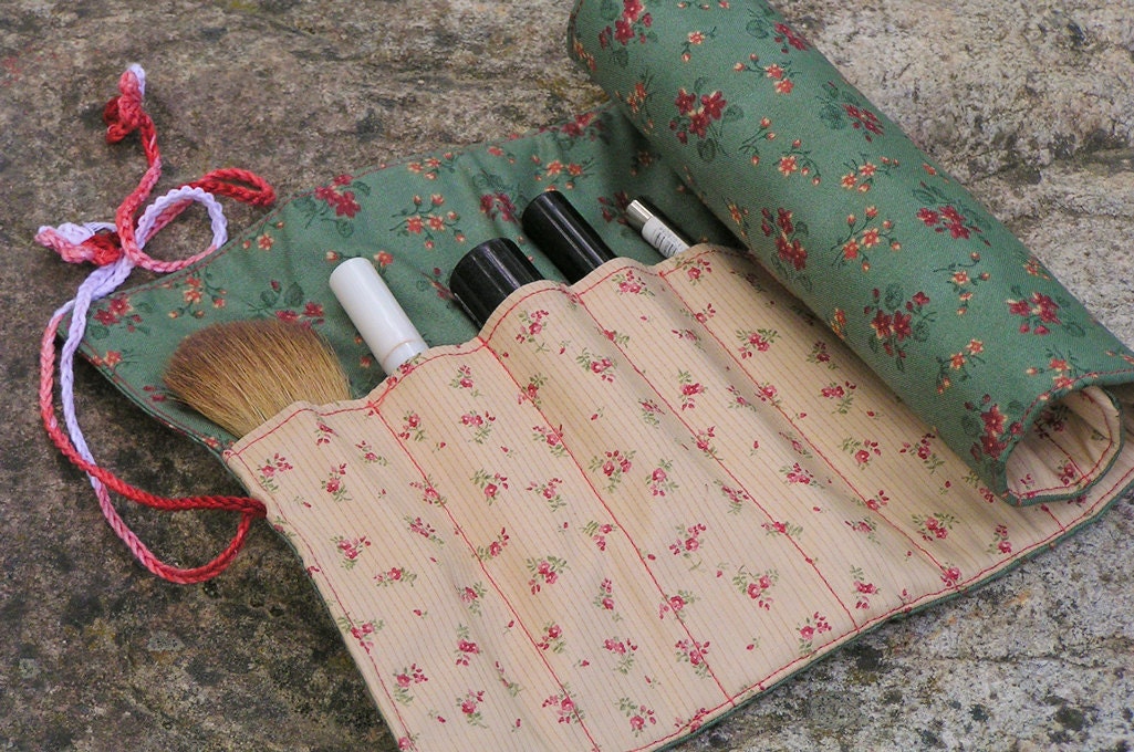 MAKEUP WRISTLET, Green, Red, Beige Make Up Roll Case, Cosmetics Purse, Make up Purse, Red White Lace Closure, Organizer