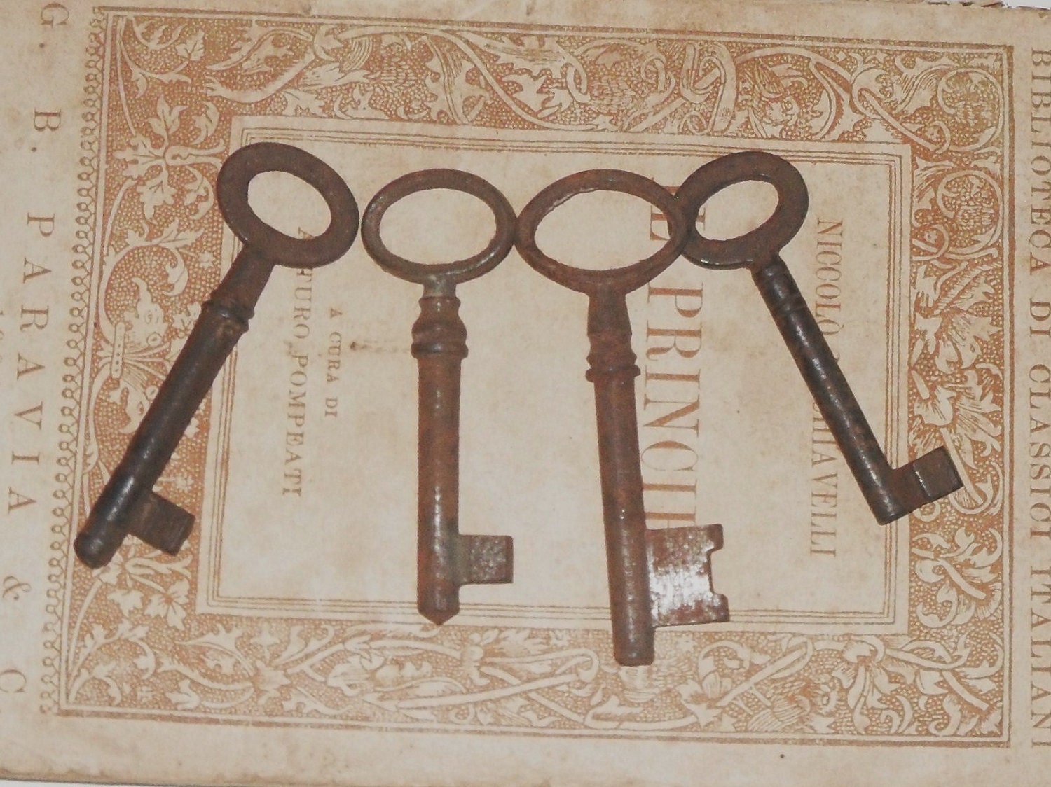 Vintage keys - set of four