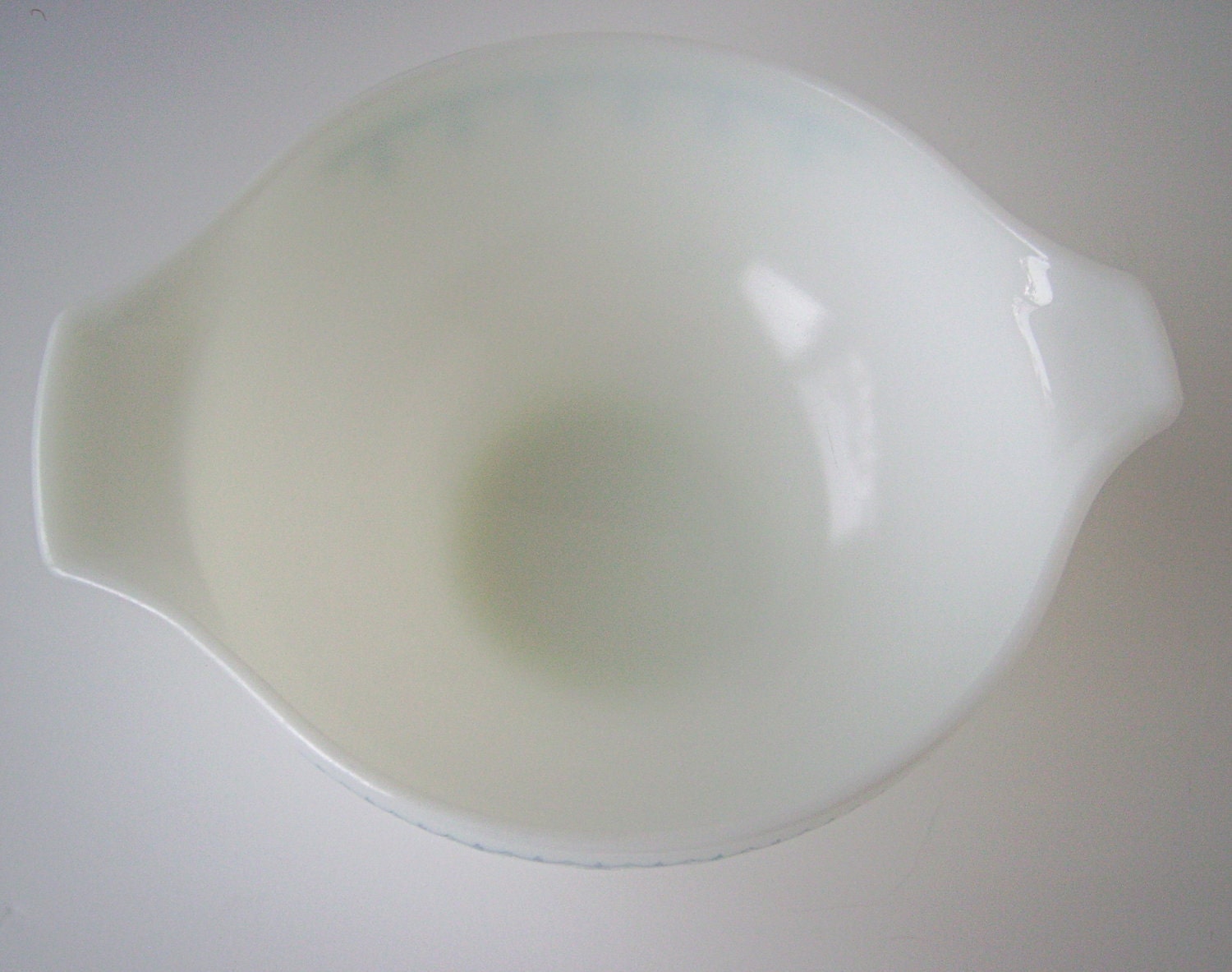 Vintage Pyrex 2.5 Quart Princess Mixing Bowl, Blue on White, Snowflake Garland Design, Excellent Condition