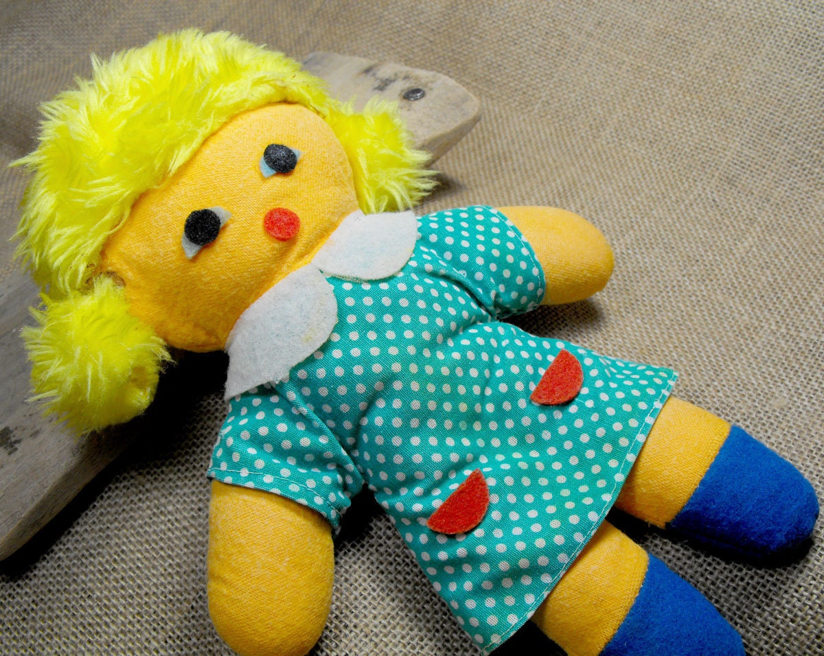 Simple and rare retro blonde rag doll. A lovely fabric girl from 1960s looking for a nwe home