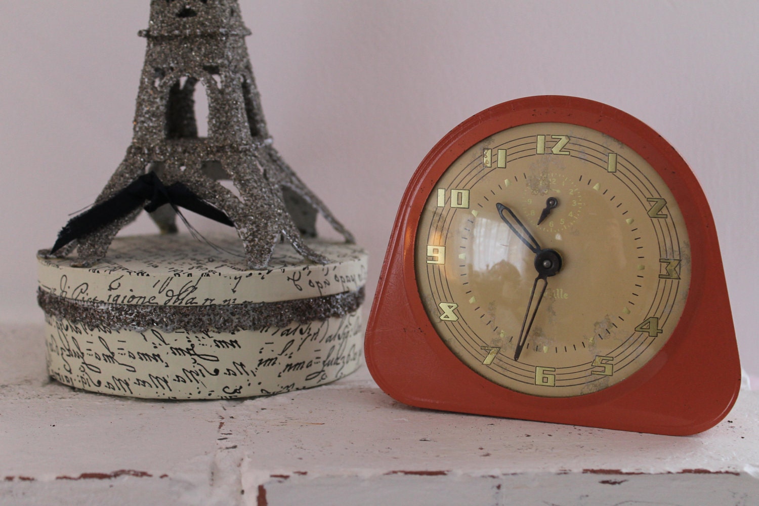 Vintage Retro Reveille Clock...Wind-Up Alarm Clock...Art Deco...Fabulous Salmon Color