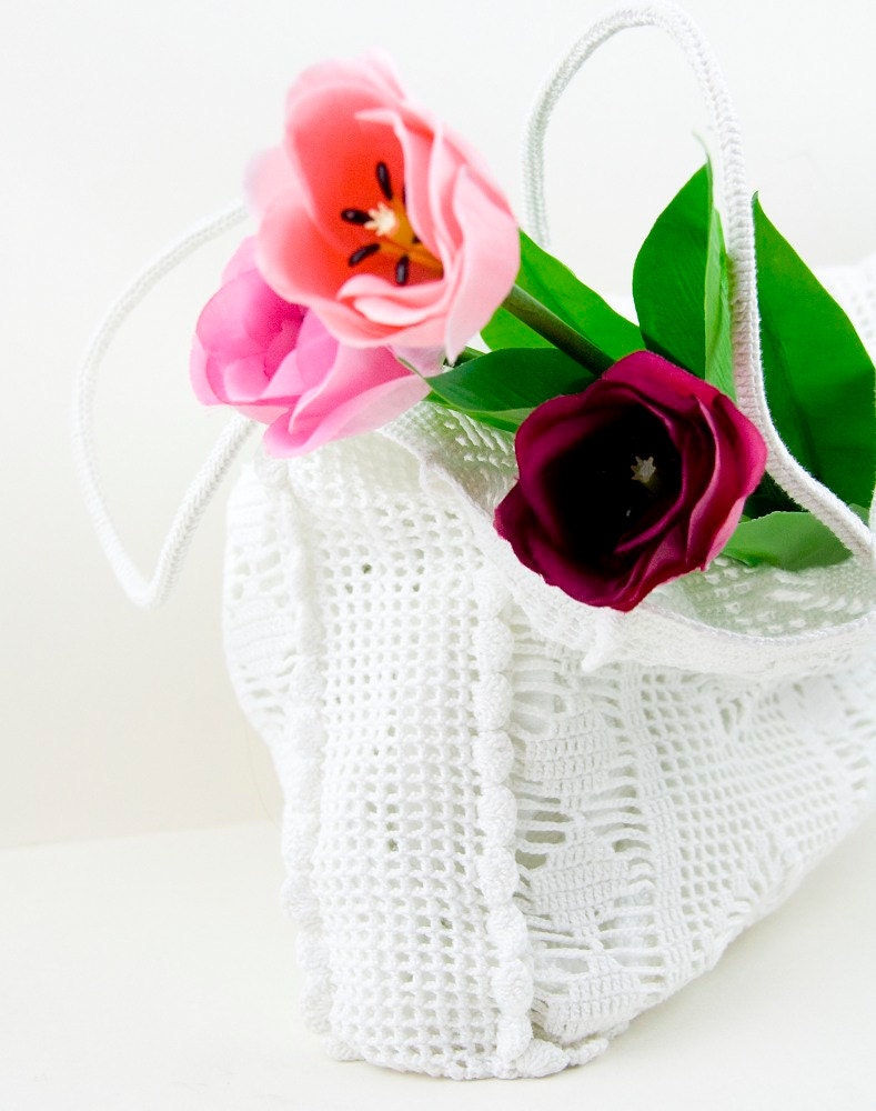 Vintage crochet white shopping bag.