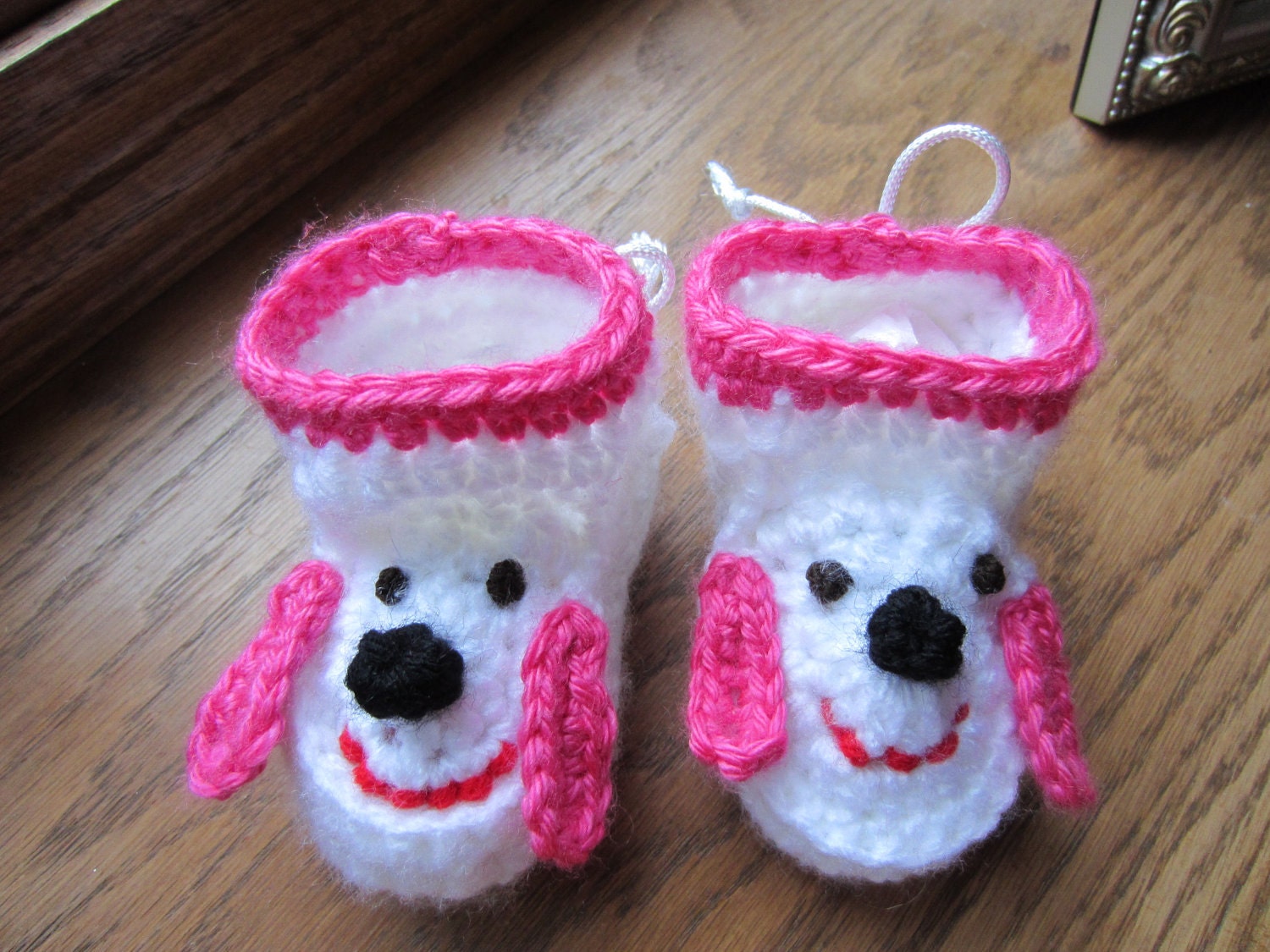 PUPPY DOG BABY Booties.  Pink and white puppy dog baby shoes. Cute Baby Gift.