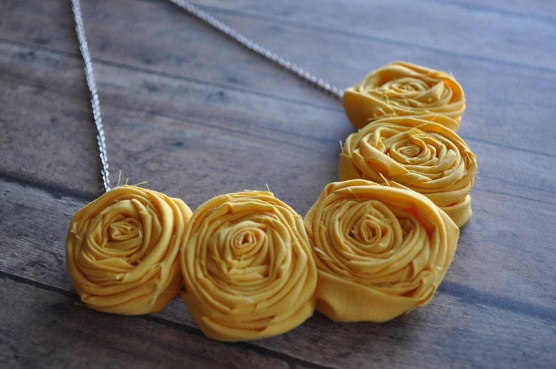 Rosette necklace. choose your color.